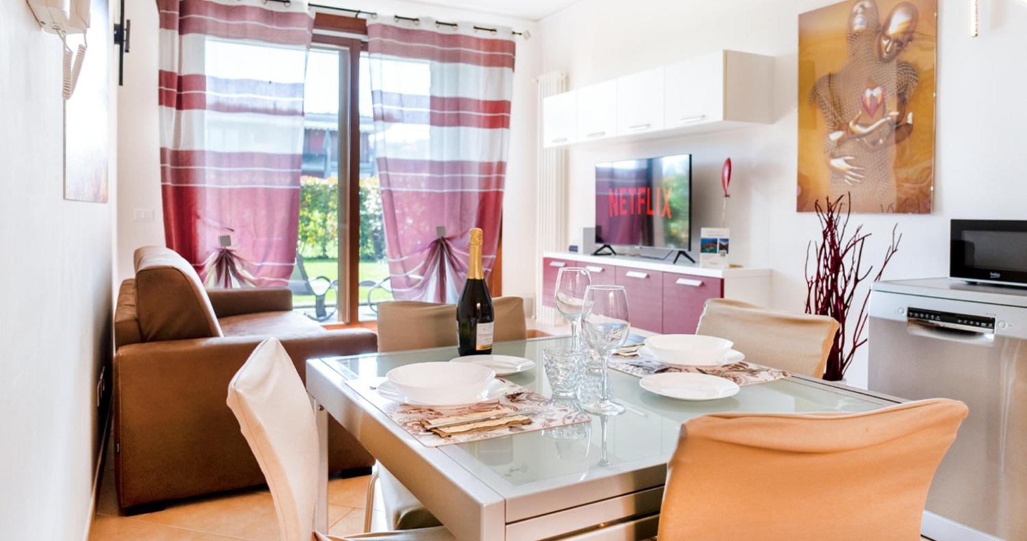 Oleandro Apartment - Featuring A Private Garden And Access To 5 Pools Desenzano del Garda Exterior foto